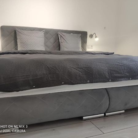 Apartalux Oradea Apartment Exterior foto